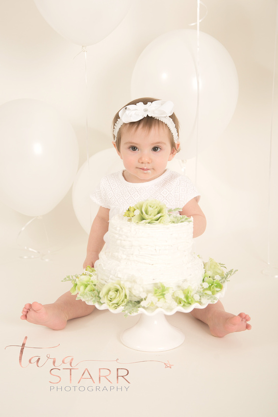 Tara Starr Photography Cake Smash Session