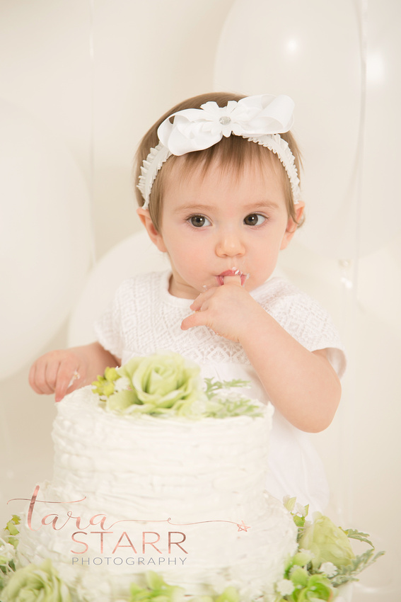 Tara Starr Photography Cake Smash Session