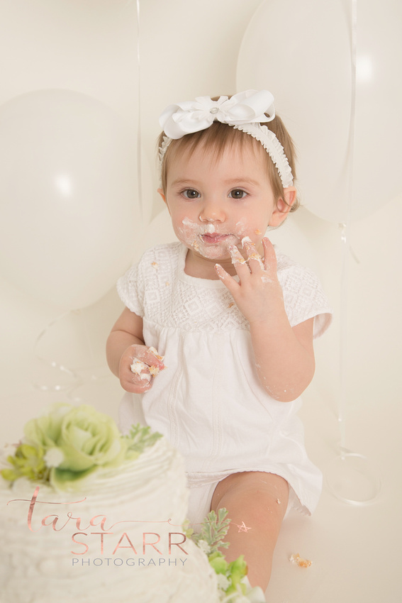 Tara Starr Photography Cake Smash Session