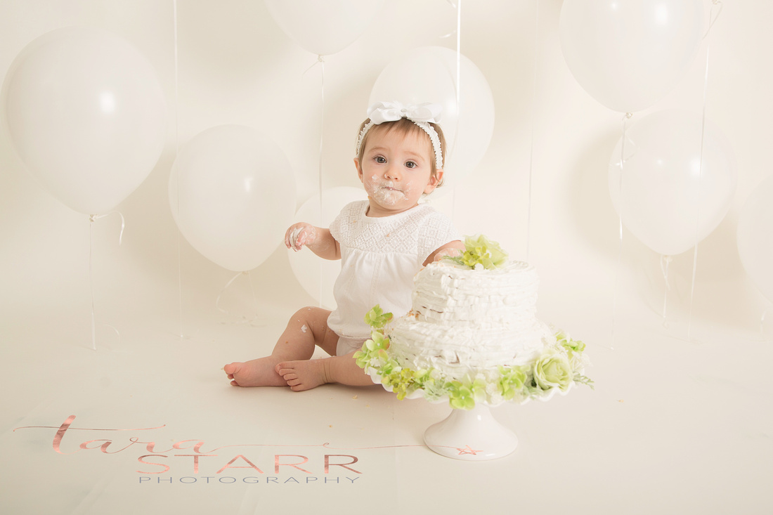 Tara Starr Photography Cake Smash Session